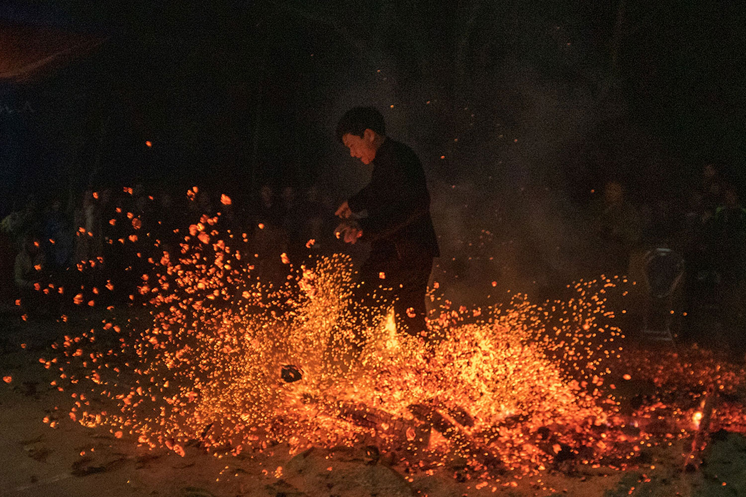 Lễ hội nhảy lửa của Người Dao